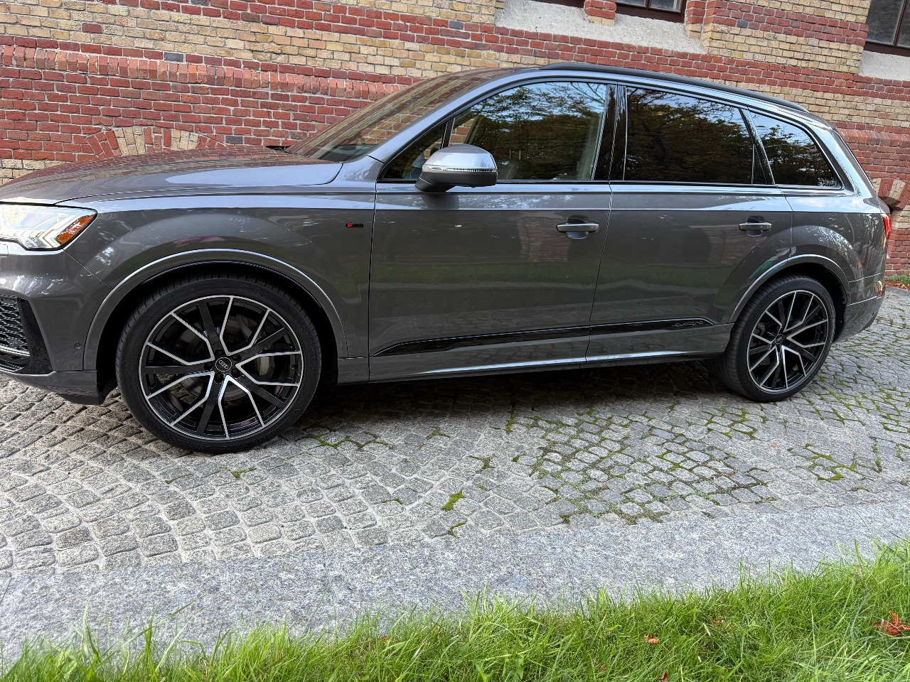 Audi Q7 - фото 8