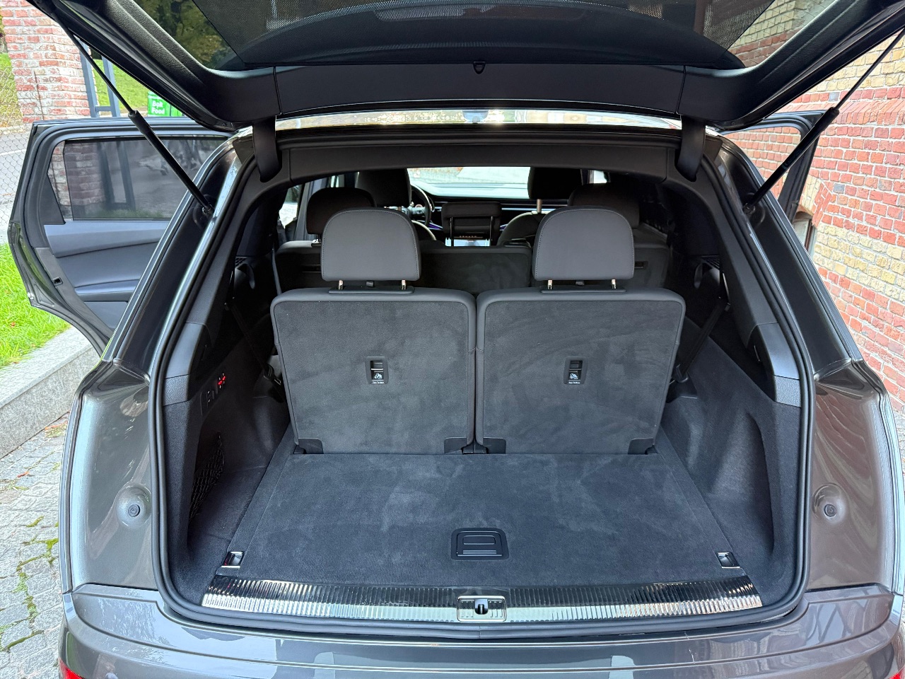 Audi Q7 - фото 25