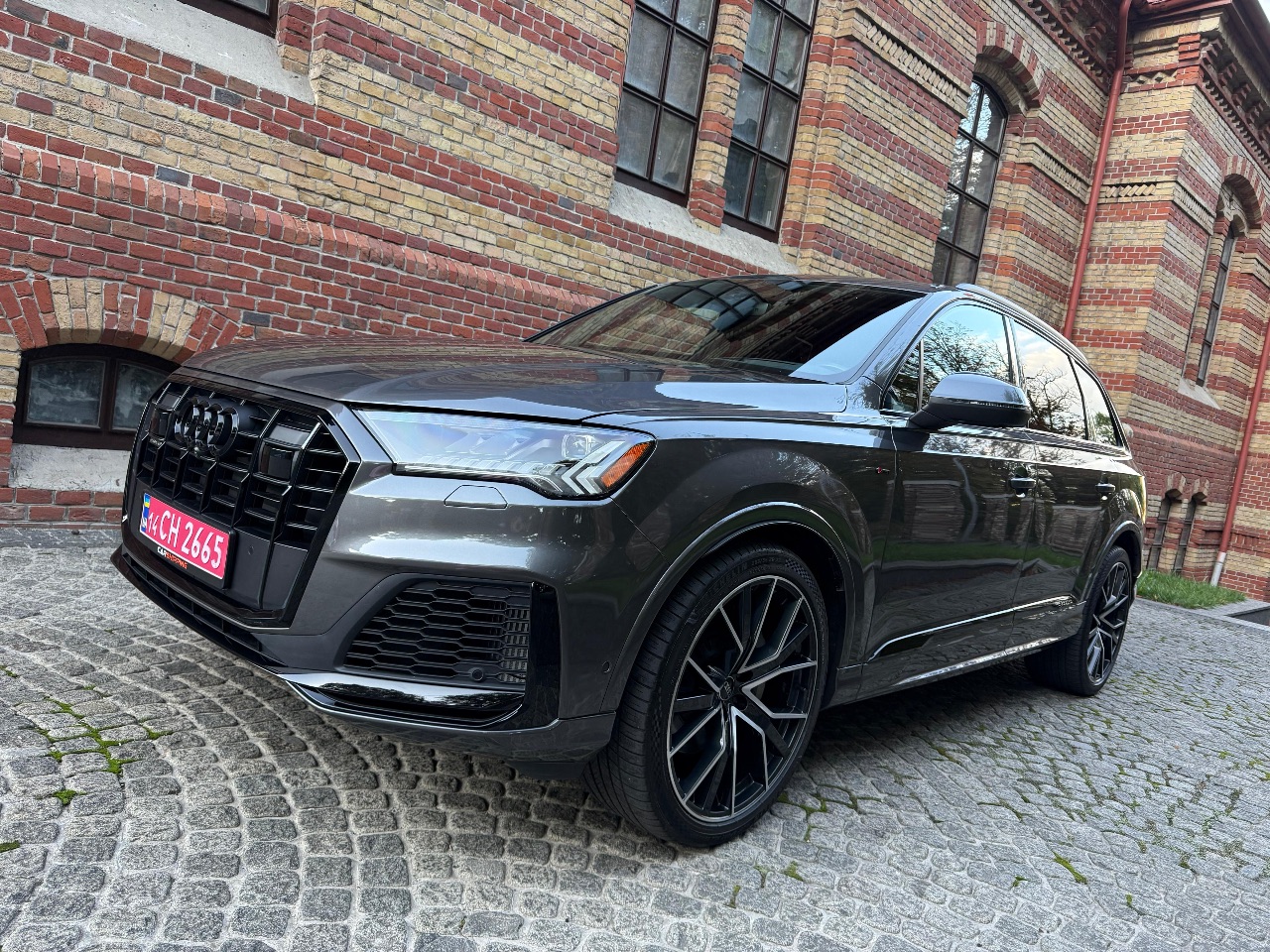 Audi Q7 - фото 1