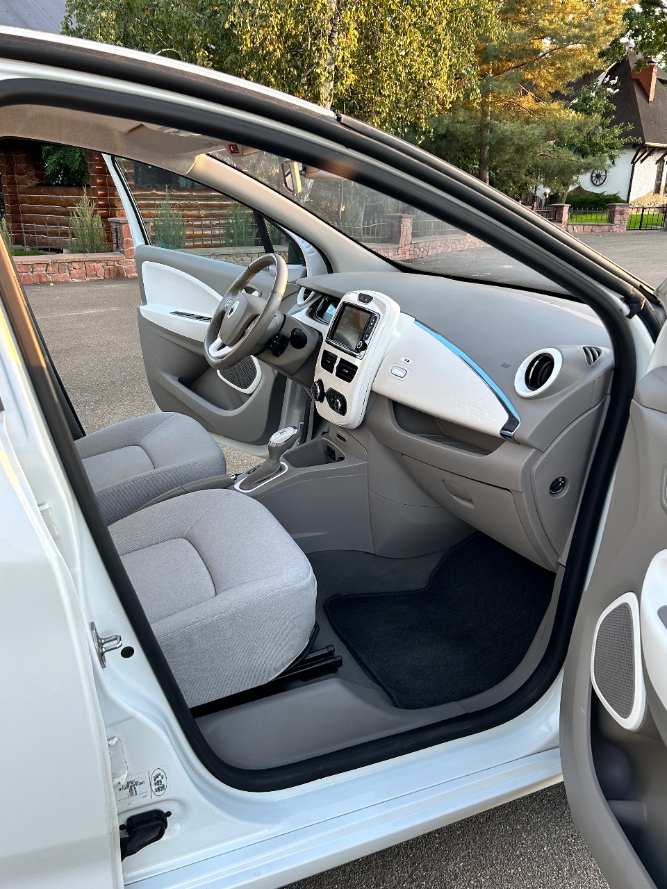 Renault ZOE - фото 17