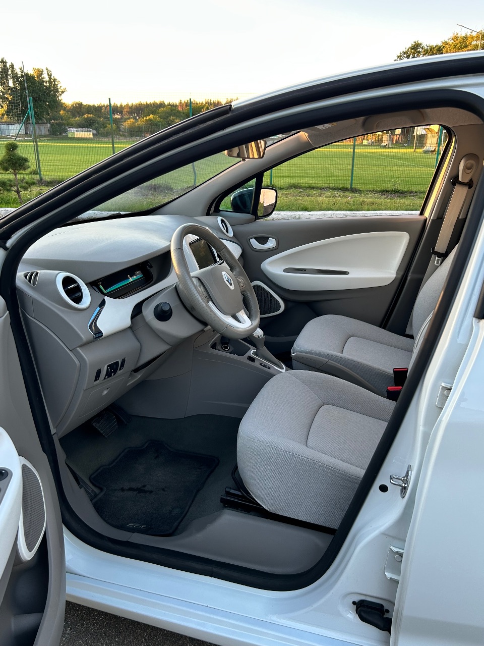 Renault ZOE - фото 10