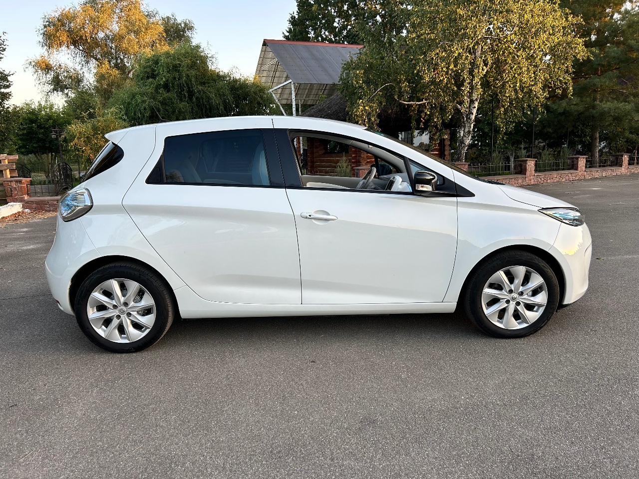 Renault ZOE - фото 6