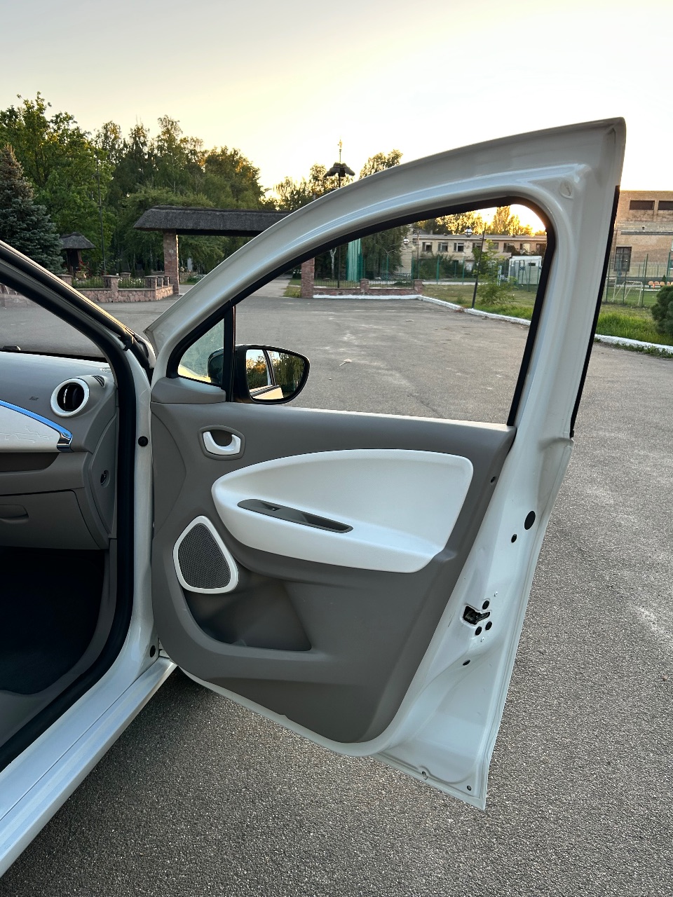 Renault ZOE - фото 16