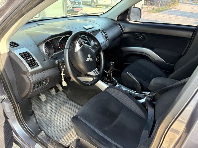 Mitsubishi Outlander - фото 4