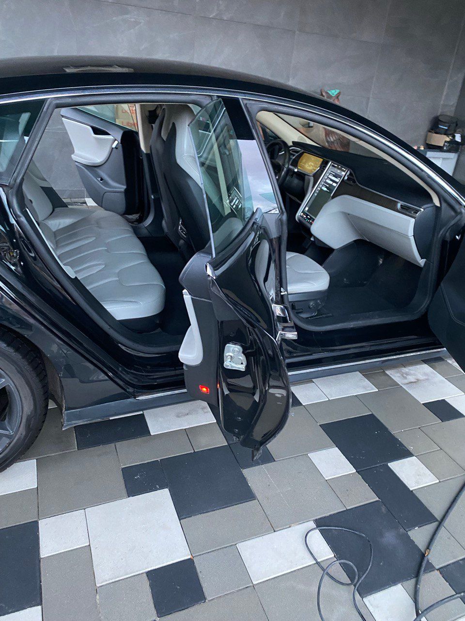 Tesla Model S - фото 9