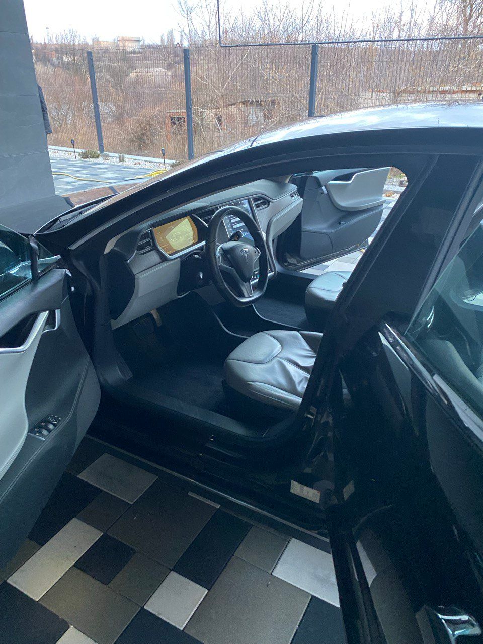 Tesla Model S - фото 2