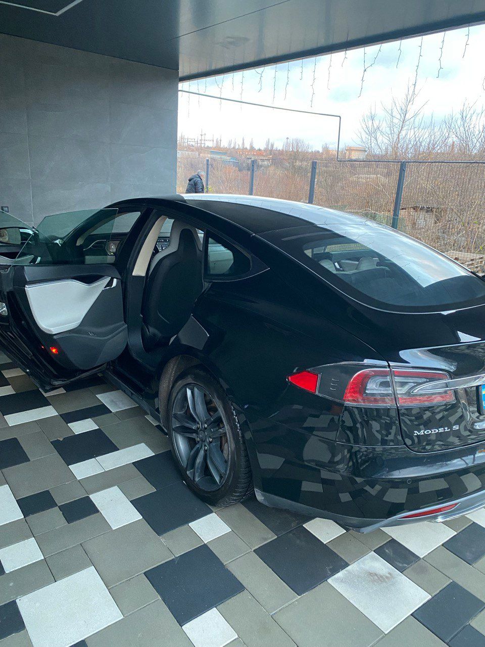Tesla Model S - фото 7