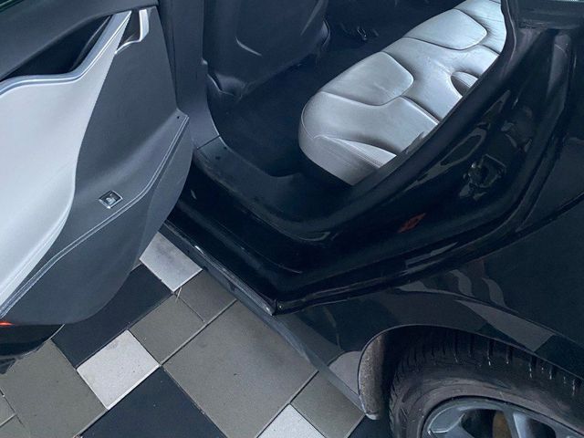 Tesla Model S - фото 4
