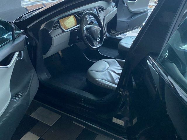 Tesla Model S - фото 2