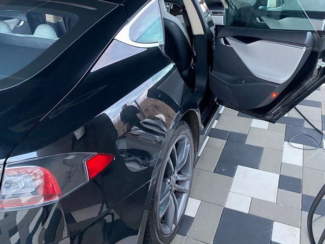 Tesla Model S - фото 5