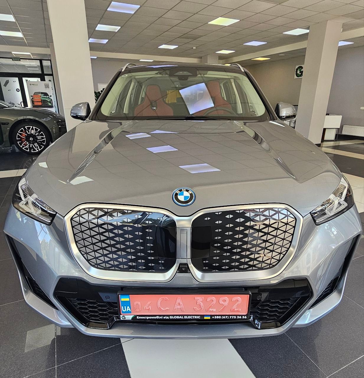 BMW iX1 - фото 2