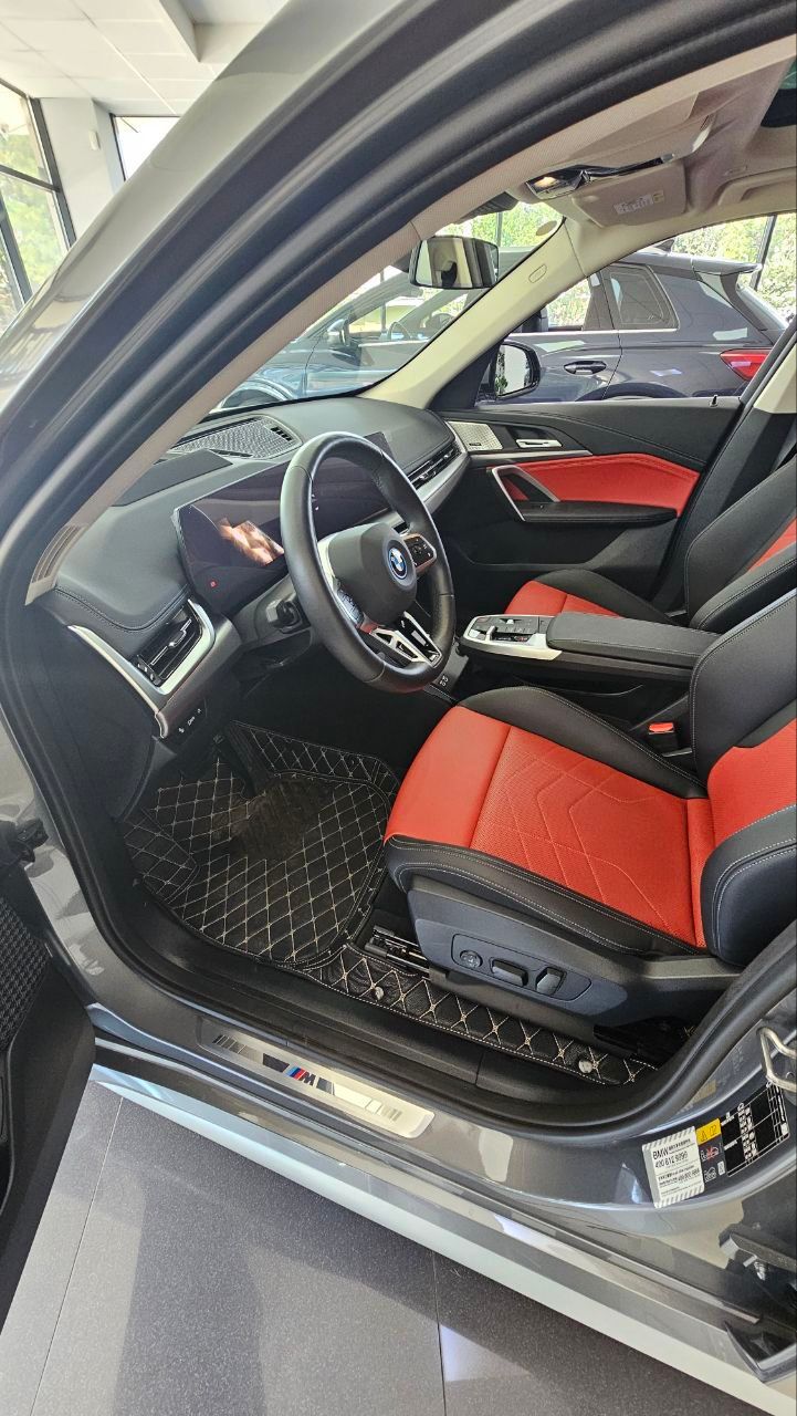 BMW iX1 - фото 11