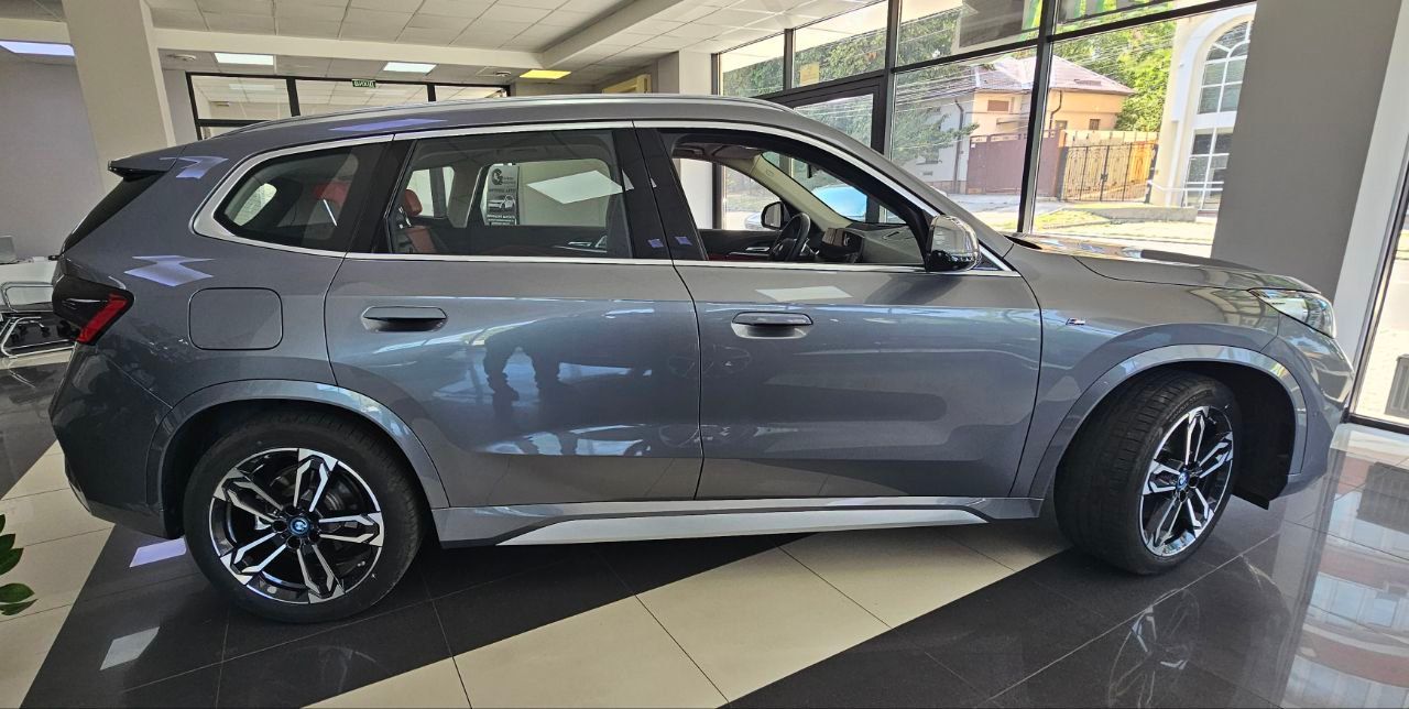 BMW iX1 - фото 4