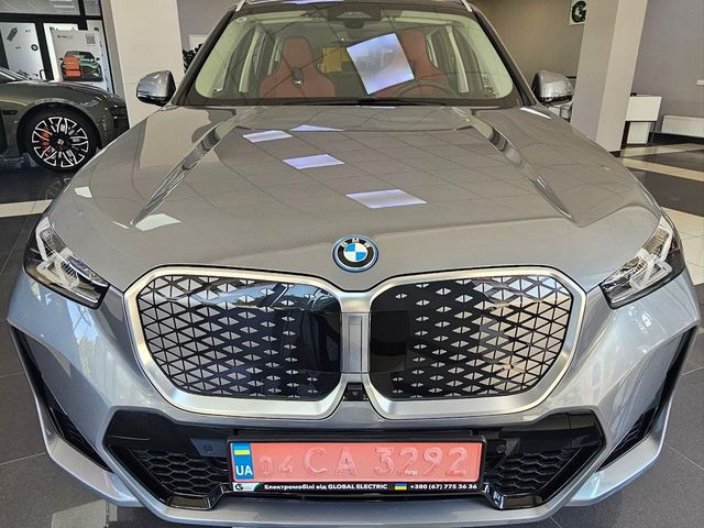 BMW iX1 - фото 2