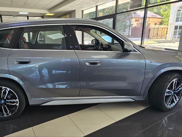 BMW iX1 - фото 4