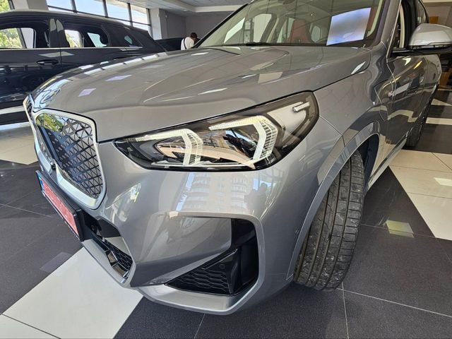 BMW iX1 - фото 1