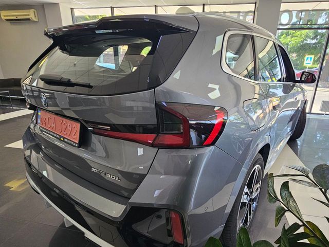BMW iX1 - фото 5