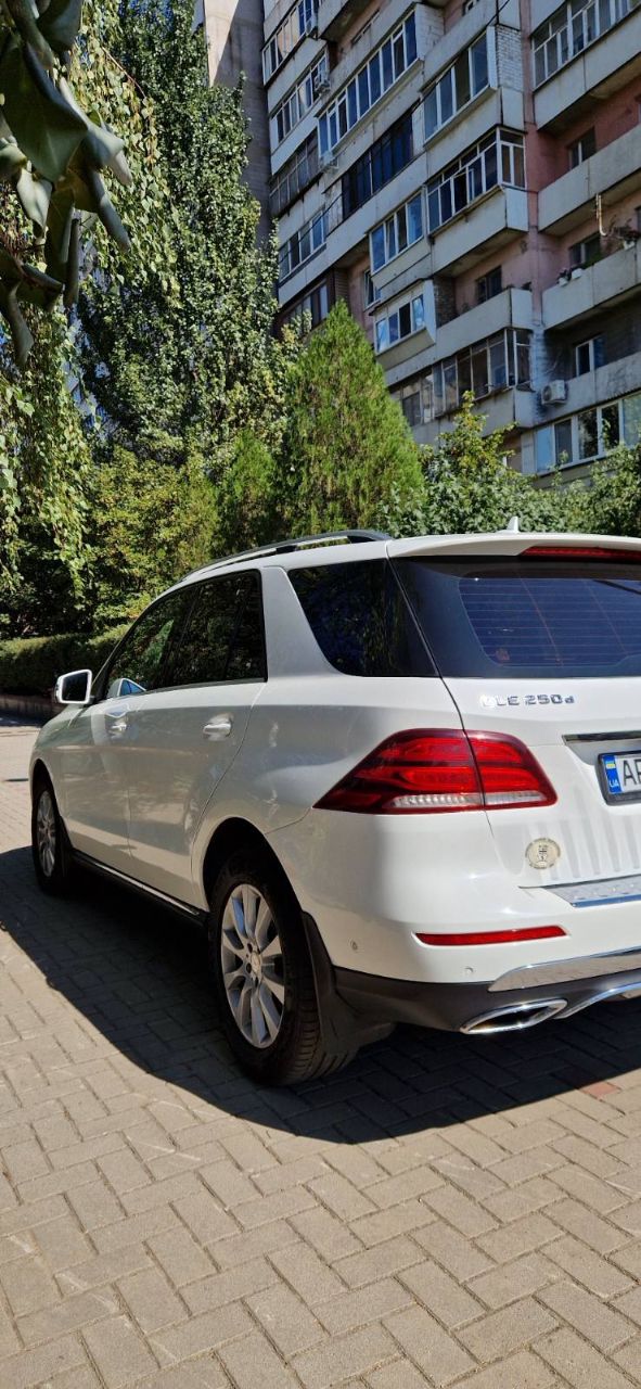 Mercedes-Benz GLE - фото 3