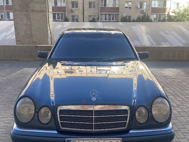Mercedes-Benz E-Класс - зображення 3