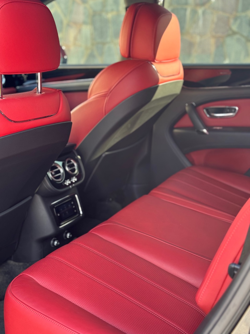 Bentley Bentayga - фото 17