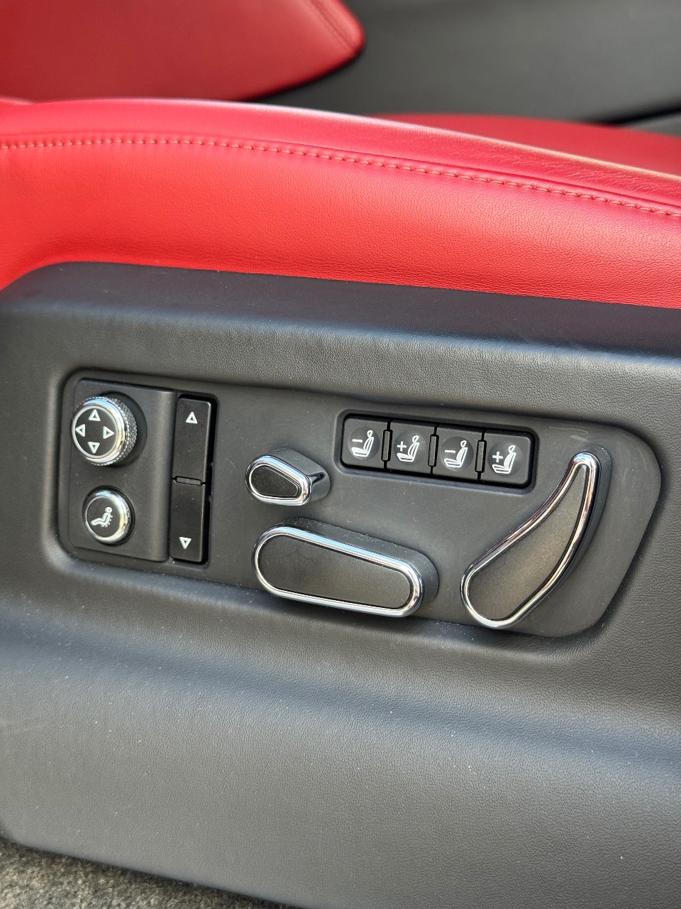 Bentley Bentayga - фото 20