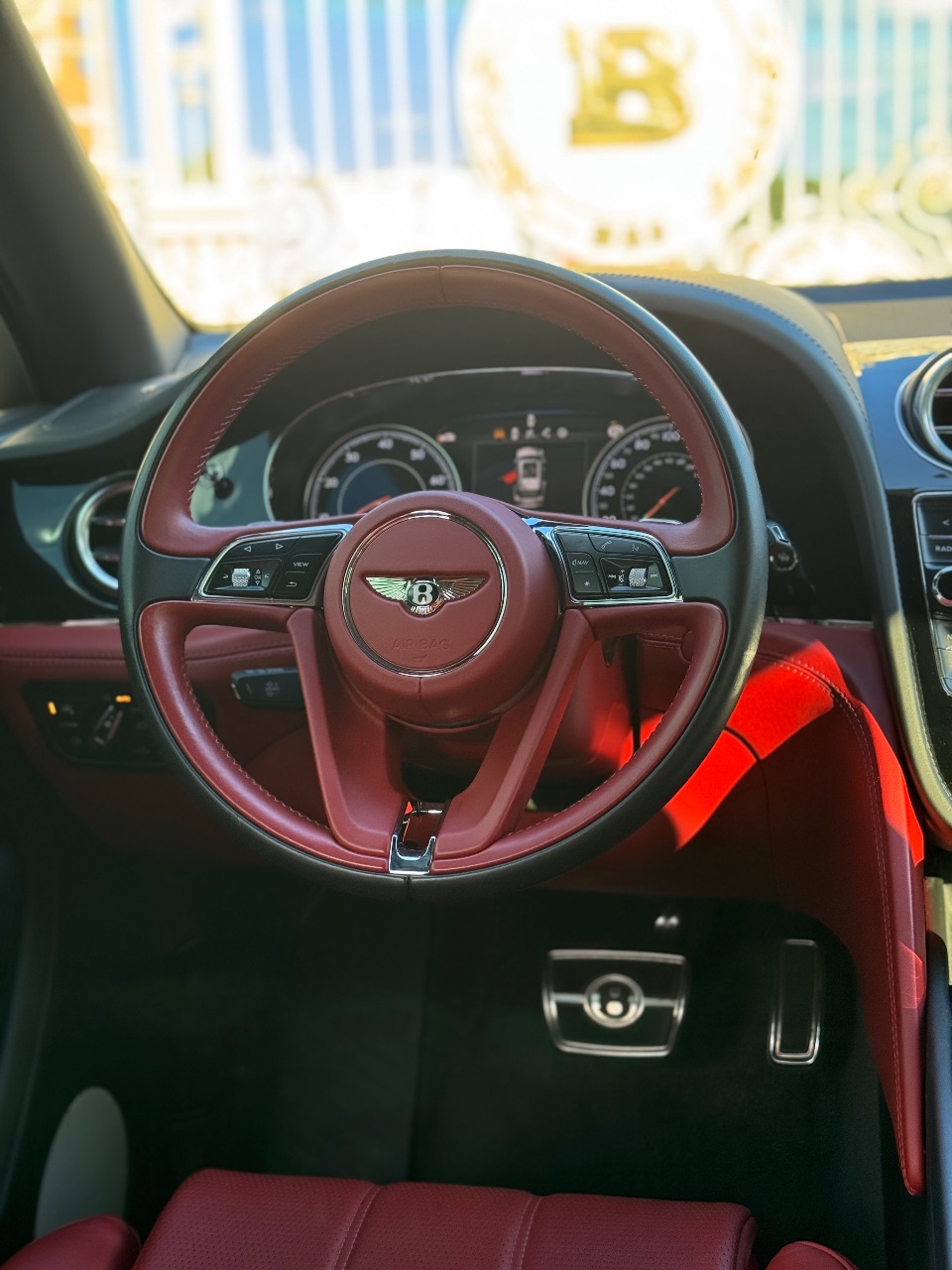 Bentley Bentayga - фото 18