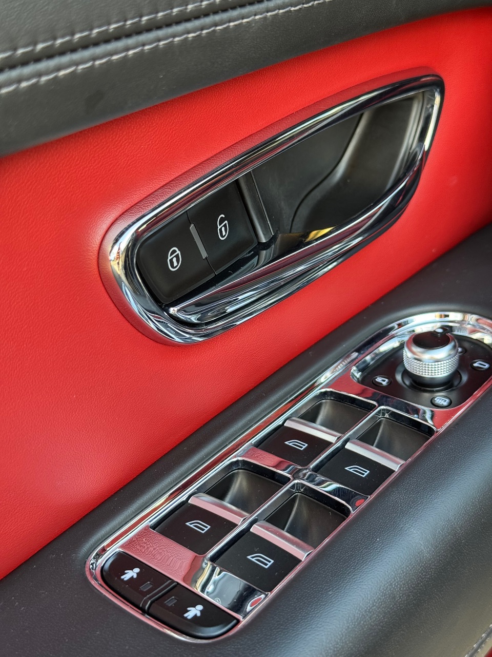 Bentley Bentayga - фото 19