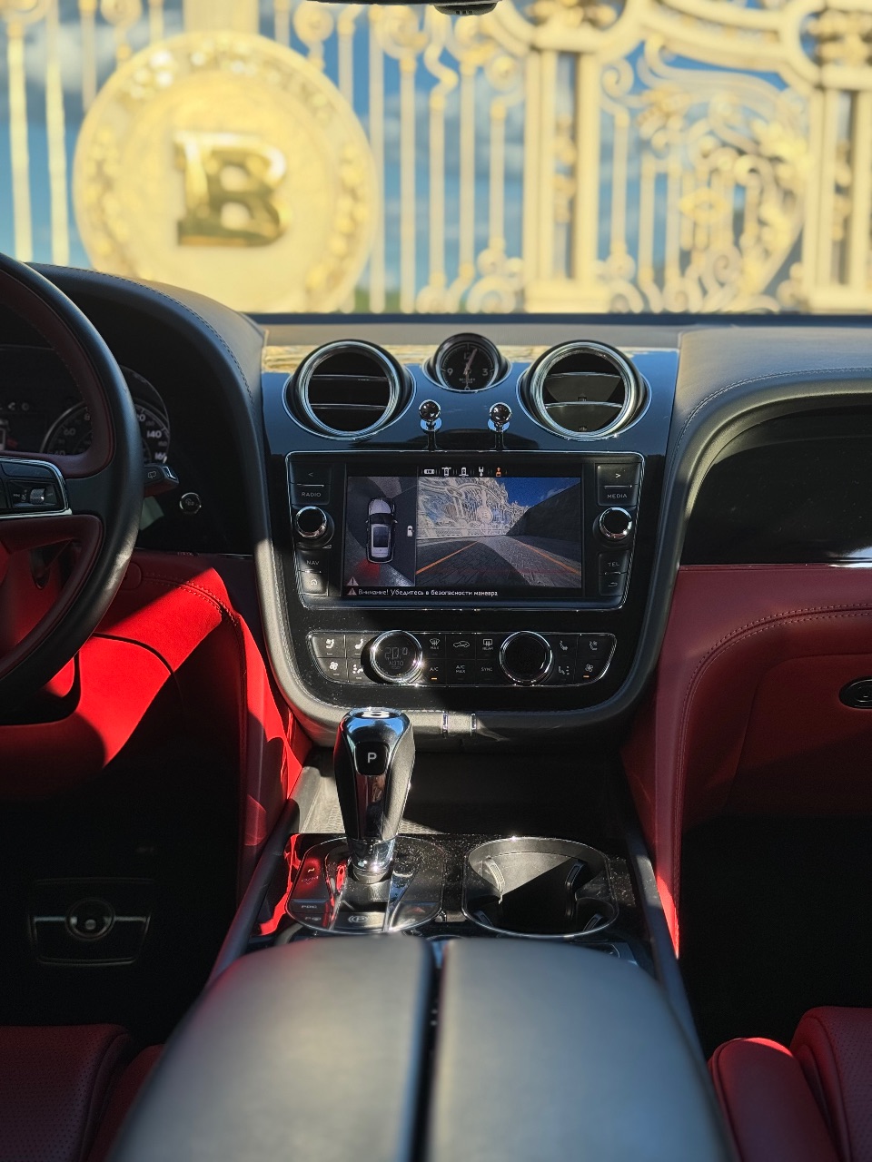 Bentley Bentayga - фото 14