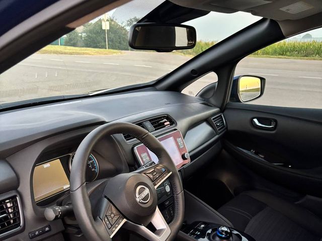 Nissan Leaf - фото 5