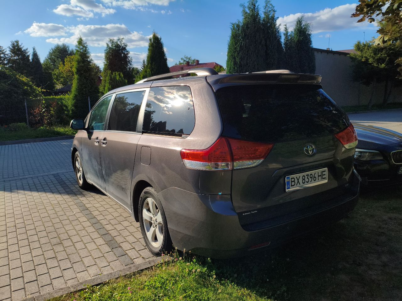 Toyota Sienna - фото 2