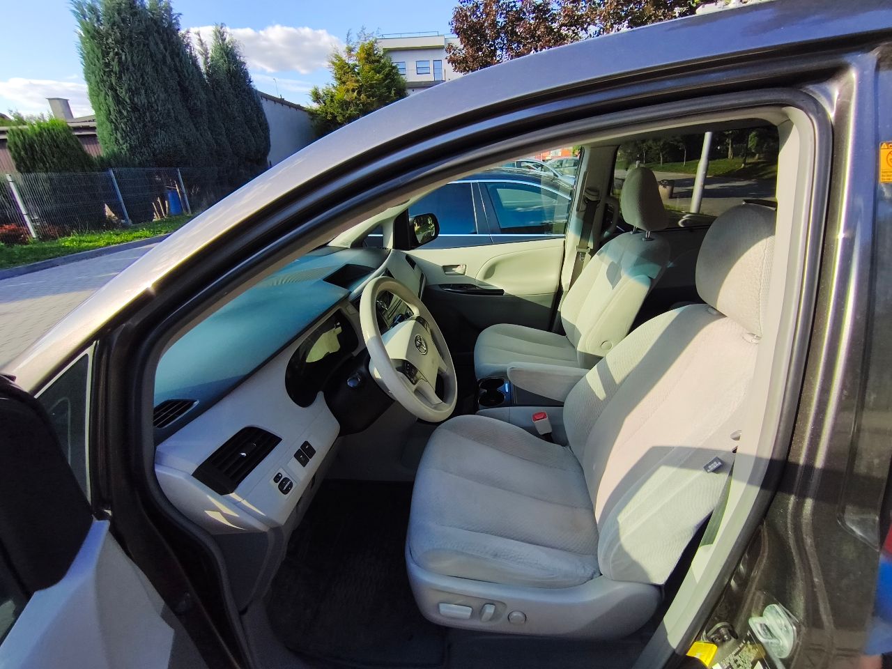 Toyota Sienna - фото 7