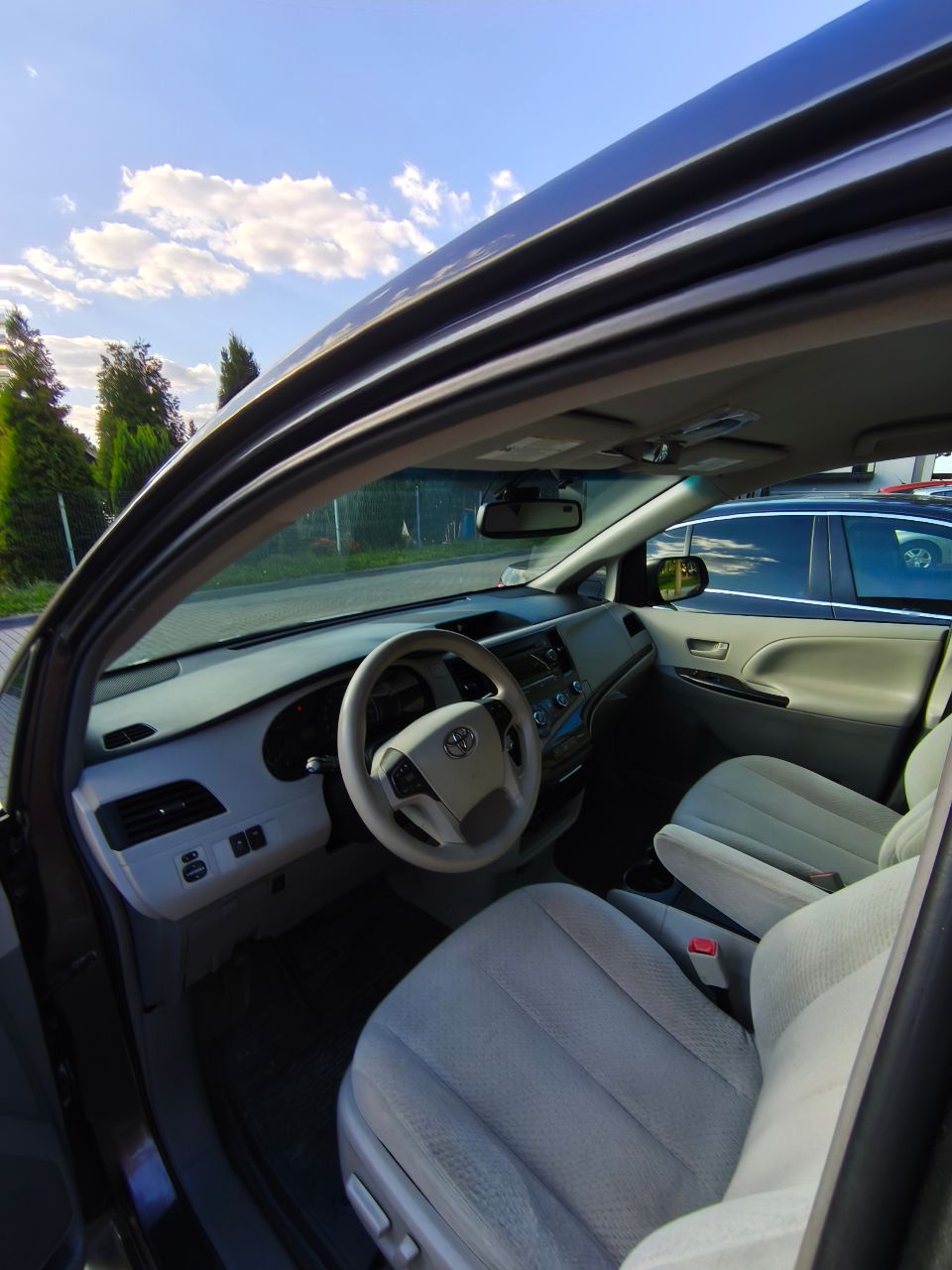 Toyota Sienna - фото 9