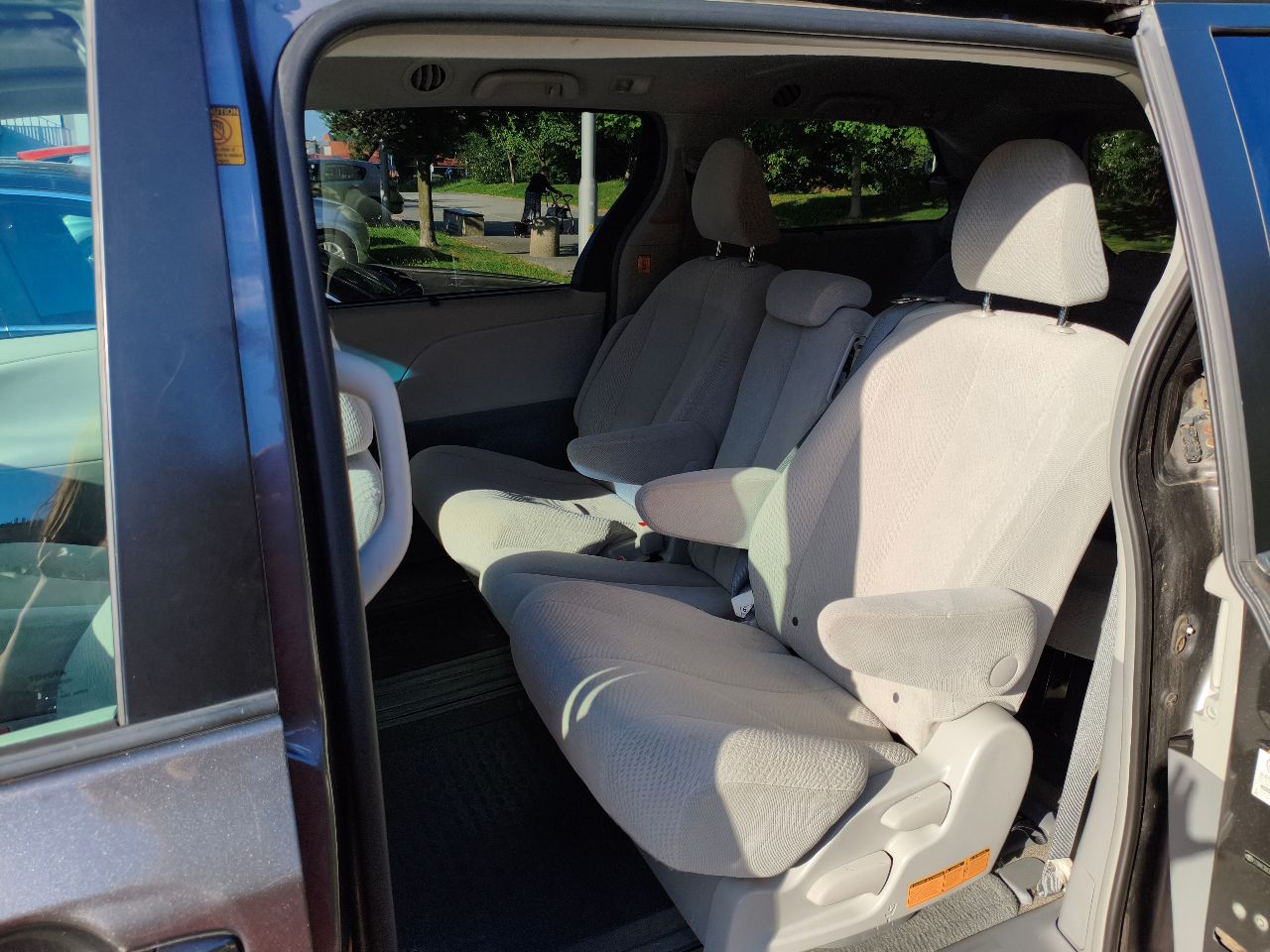 Toyota Sienna - фото 3