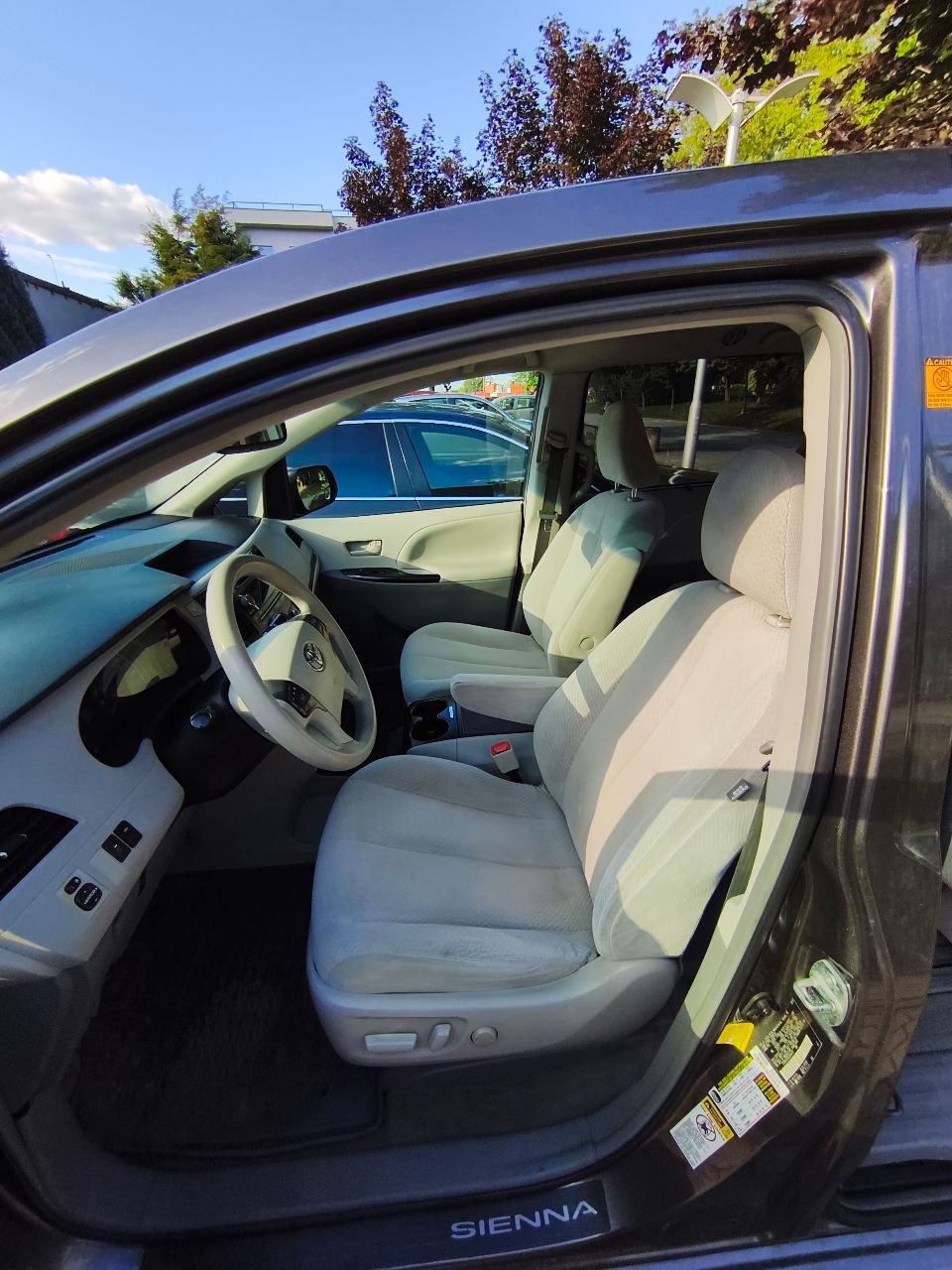 Toyota Sienna - фото 11