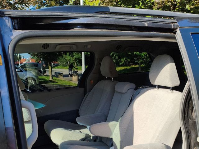 Toyota Sienna - фото 4