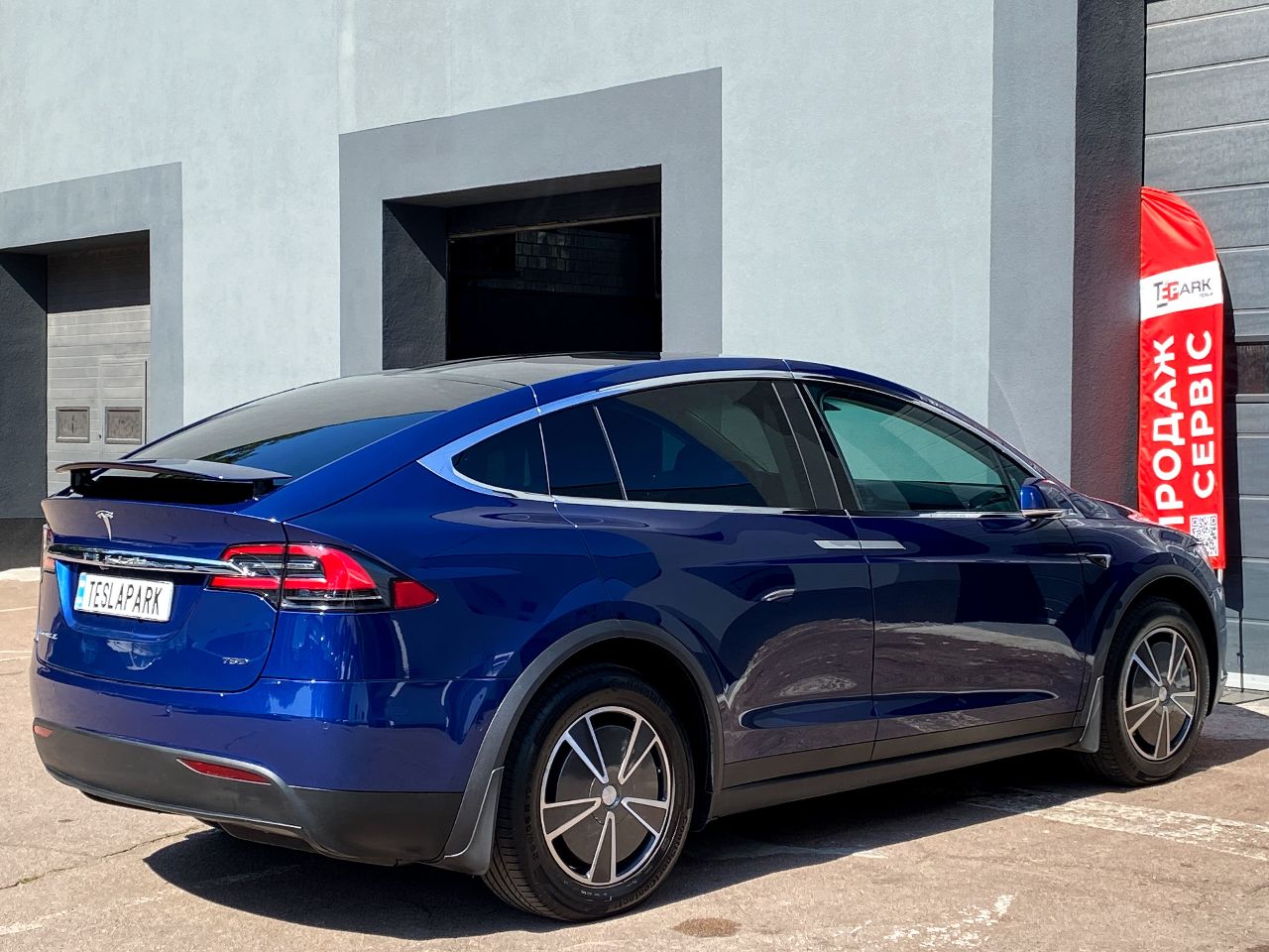 Tesla Model X - фото 7