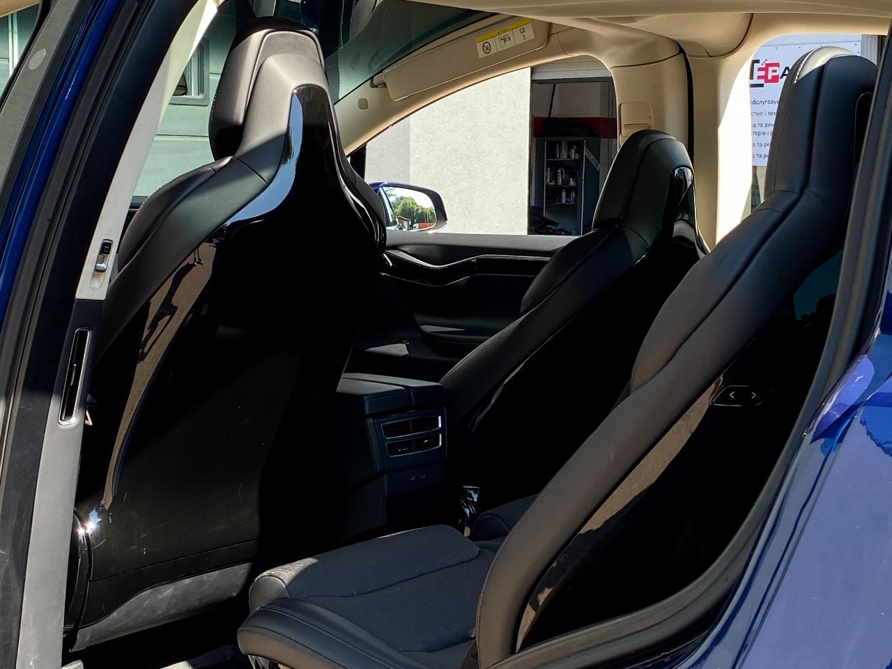Tesla Model X - фото 14