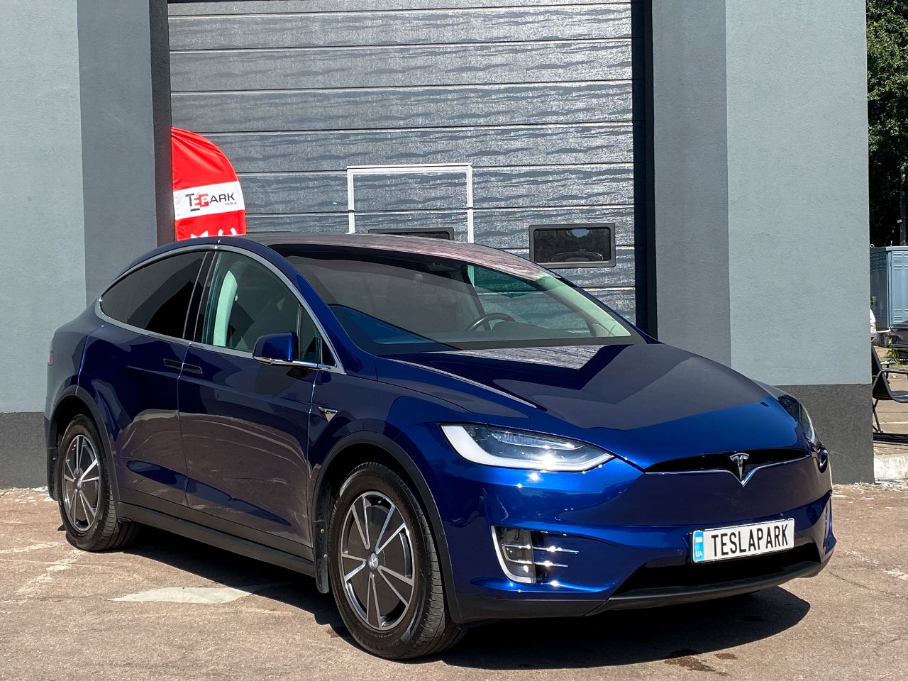 Tesla Model X - фото 9