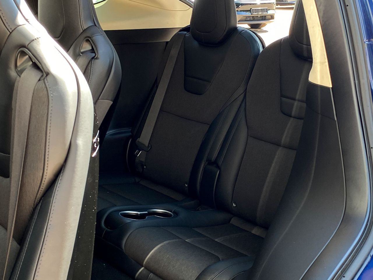 Tesla Model X - фото 13