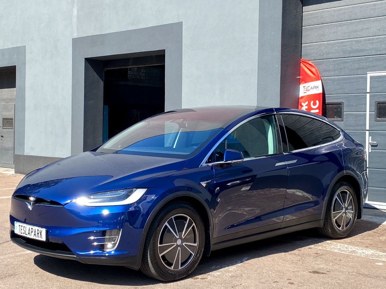 Tesla Model X - фото 3