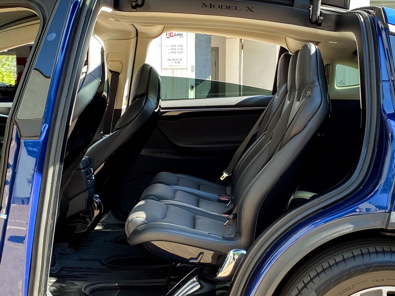 Tesla Model X - фото 12