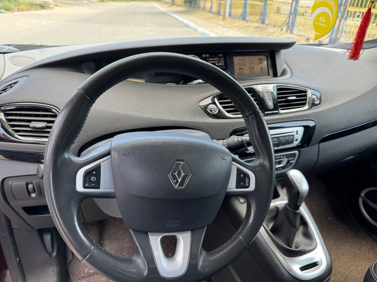 Renault Scenic - фото 12