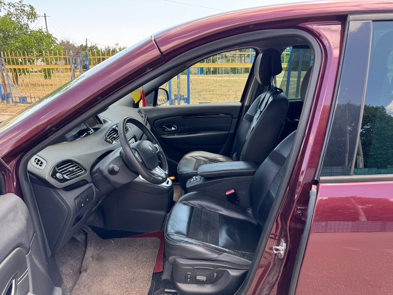 Renault Scenic - фото 10