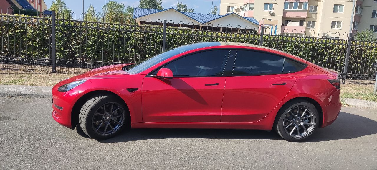 Tesla Model 3 - фото 2
