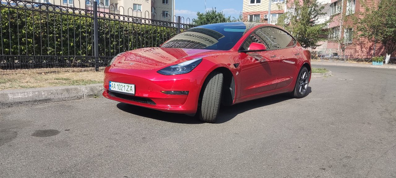 Tesla Model 3 - фото 1