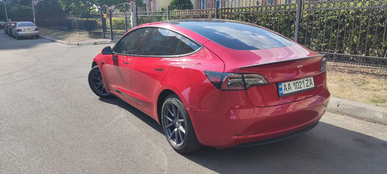 Tesla Model 3 - фото 4