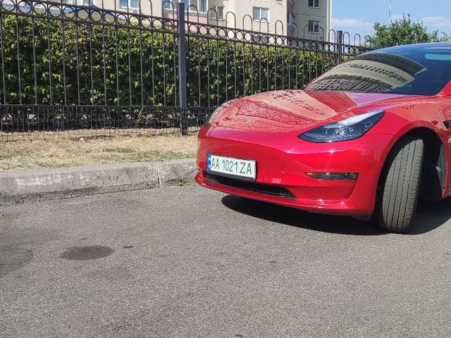 Tesla Model 3 - фото 1