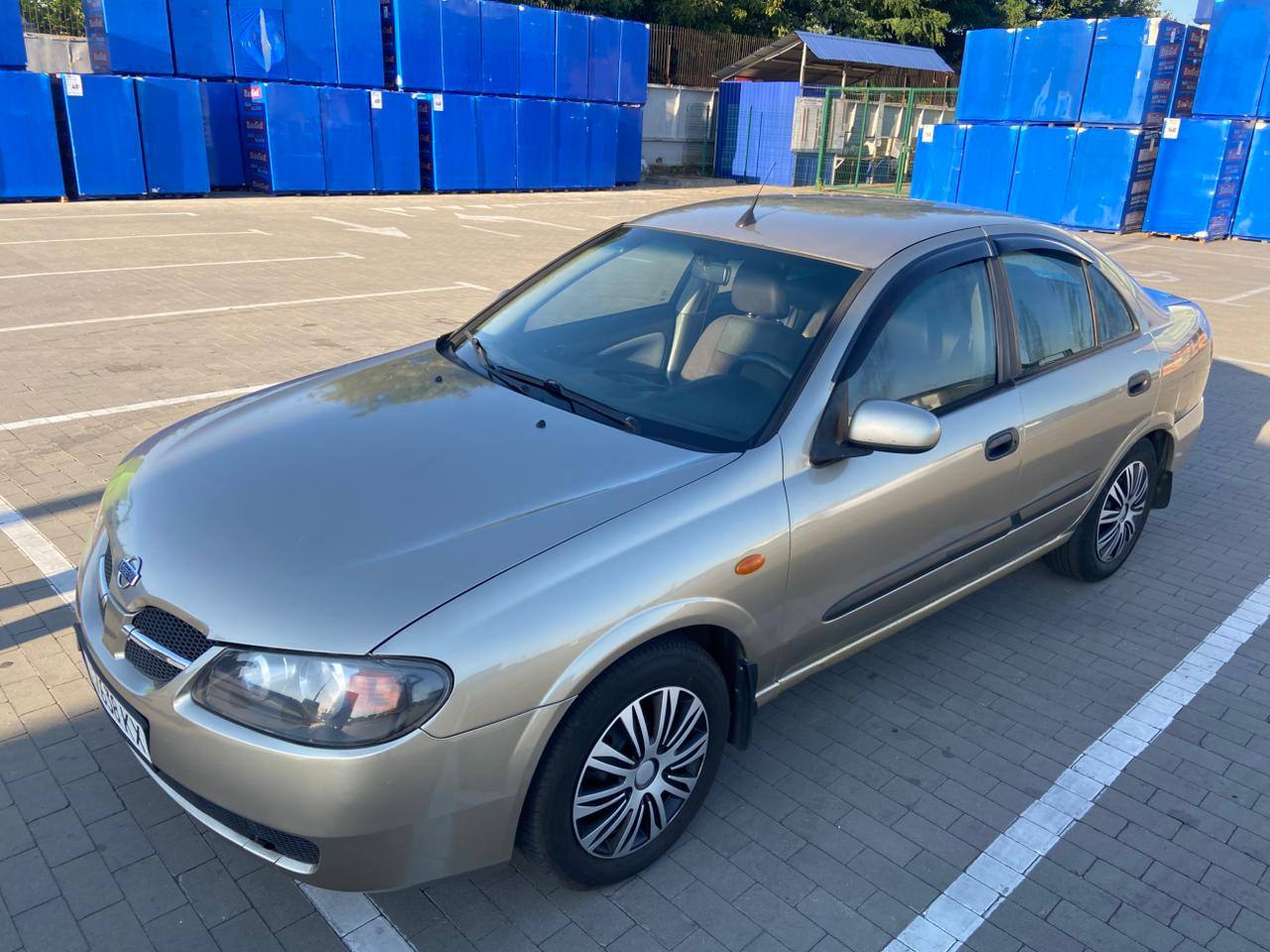 Nissan Almera - фото 1