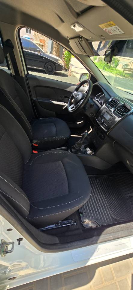 Renault Logan - фото 12