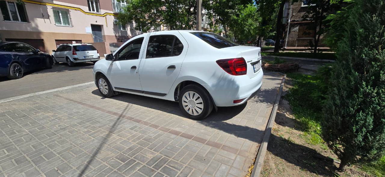 Renault Logan - фото 4